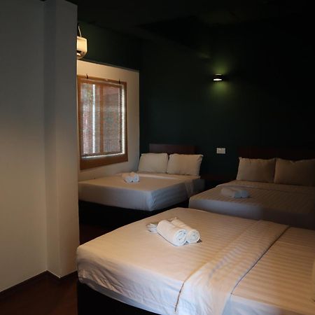 Room V At Kluang Parade Near Bus Stop Kluang Exterior photo