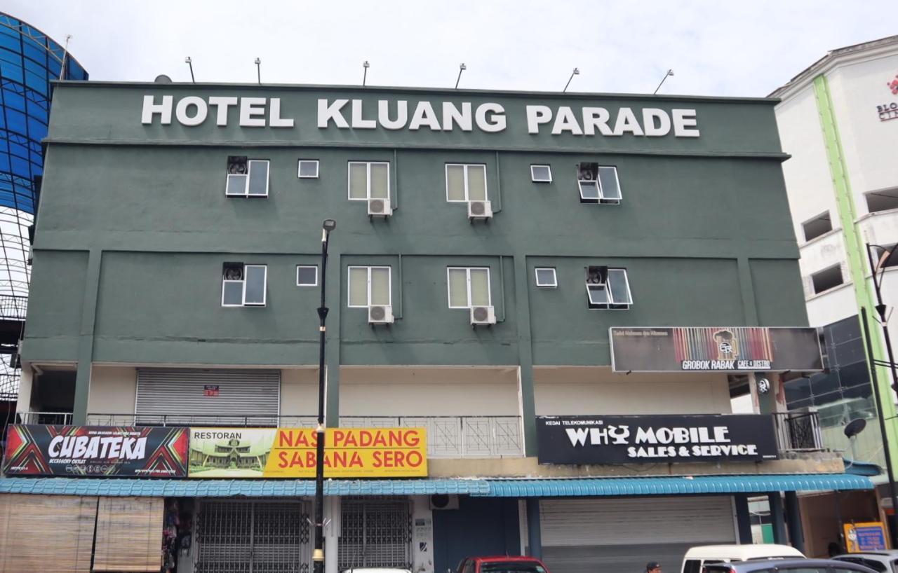 Room V At Kluang Parade Near Bus Stop Kluang Exterior photo