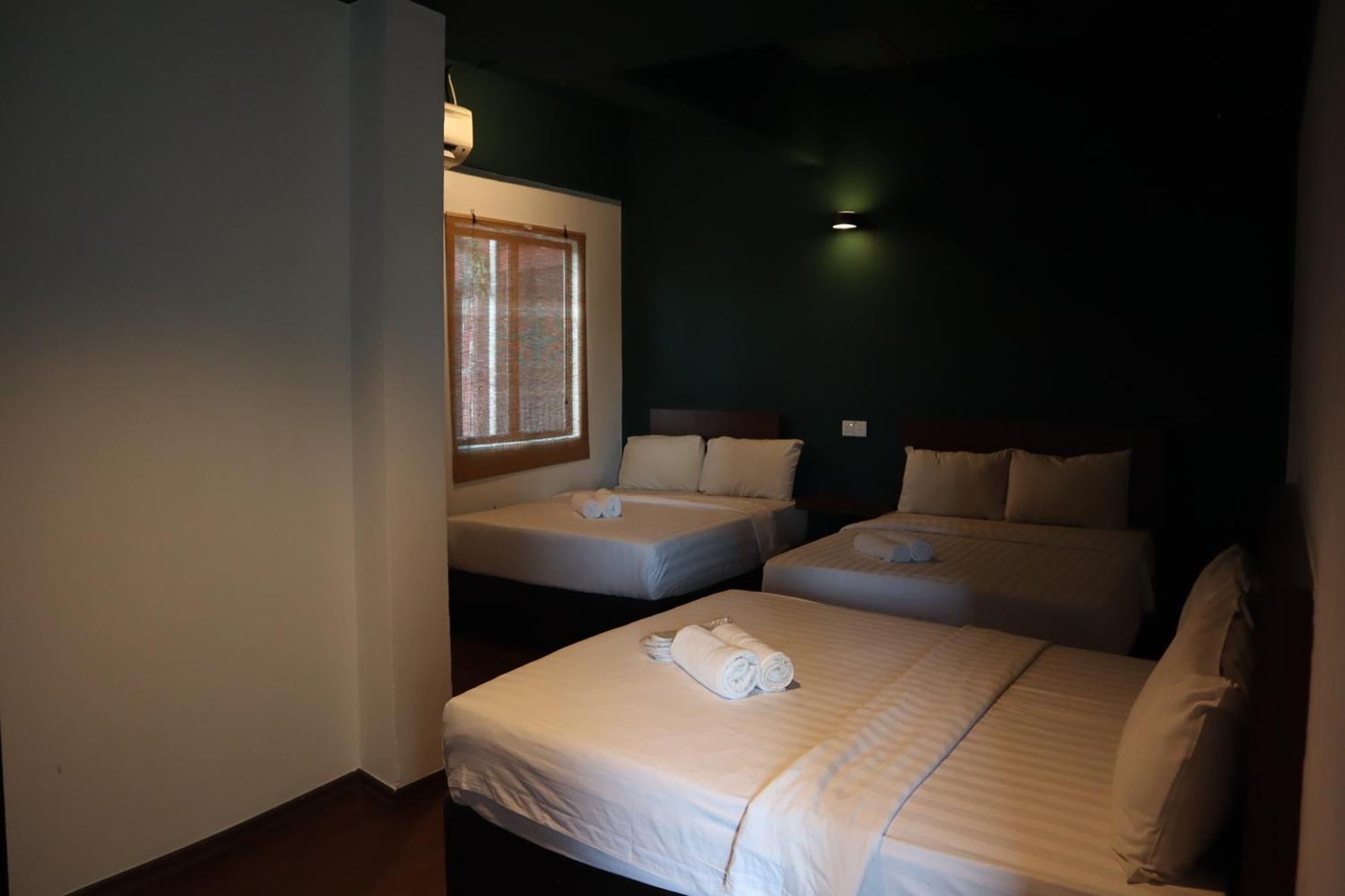 Room V At Kluang Parade Near Bus Stop Kluang Exterior photo