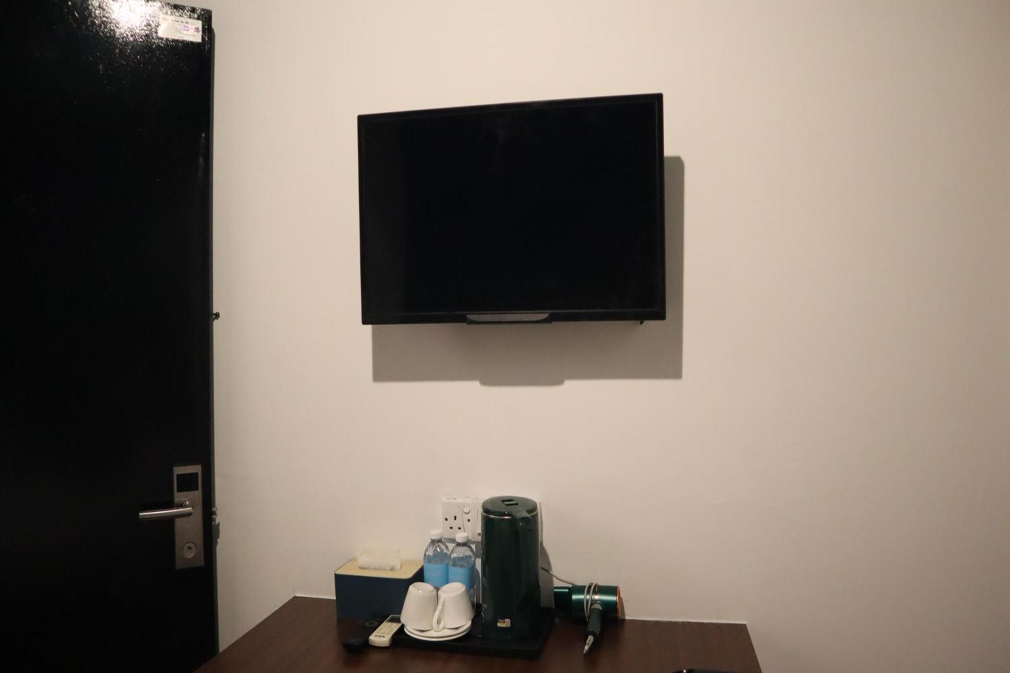 Room V At Kluang Parade Near Bus Stop Kluang Exterior photo